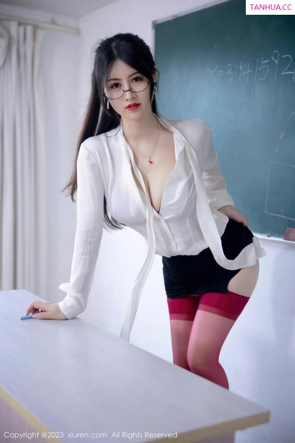 陈诗诗 诗诗 [XiuRen]高清写真图 2023.06.27 No.6980 诗诗kiki 教师美腿第26张图片